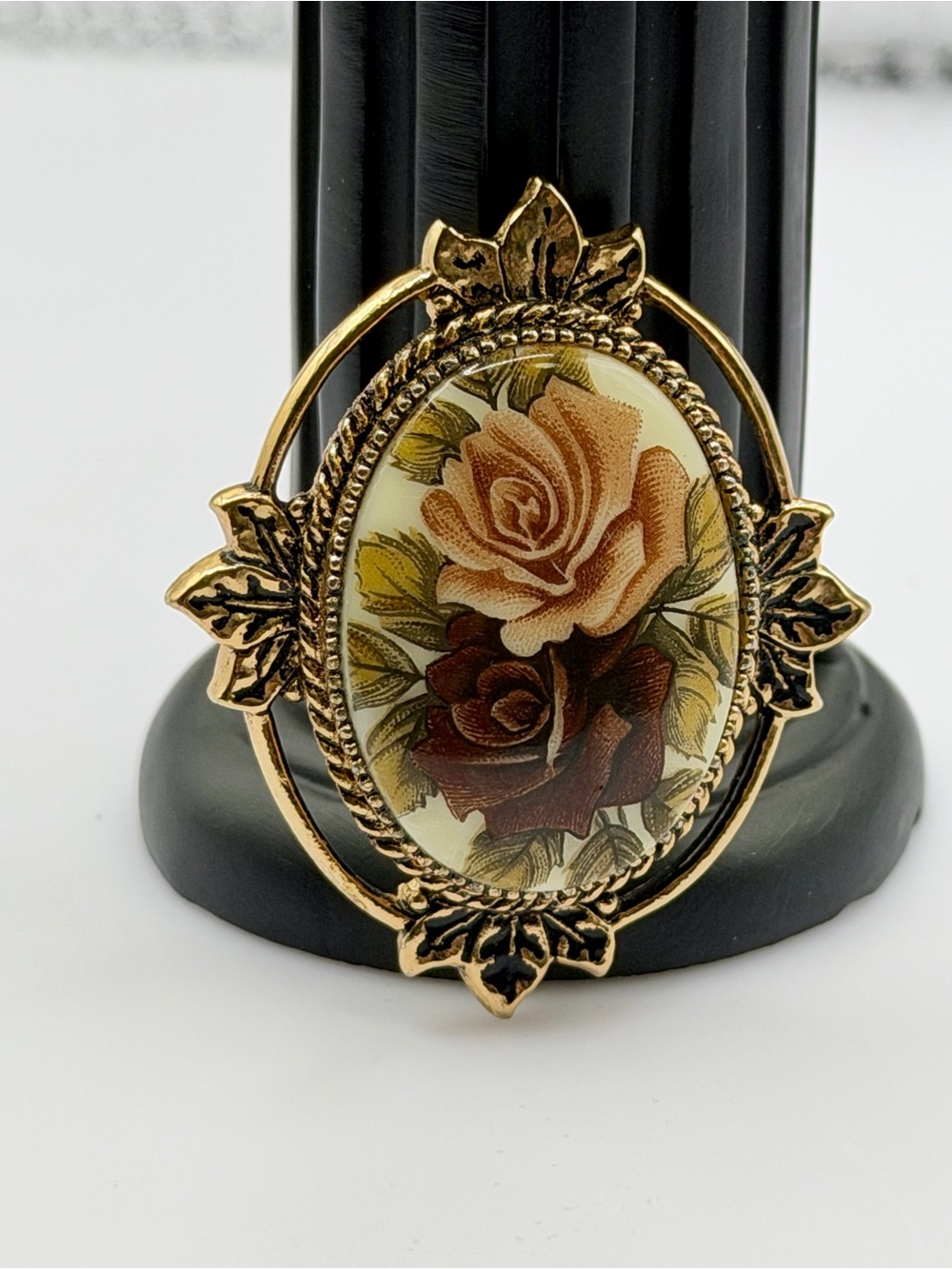 Vtg 1977 Sarah Coventry "Rose Marie" Floral Cameo Brooch Pendant